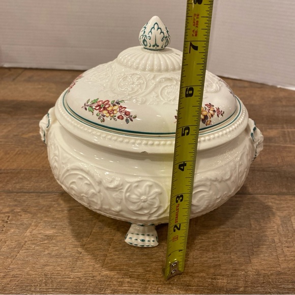Wedgwood Etruria England “Patrician” Covered Tureen Paw Feet Stunning - Picture 15 of 15